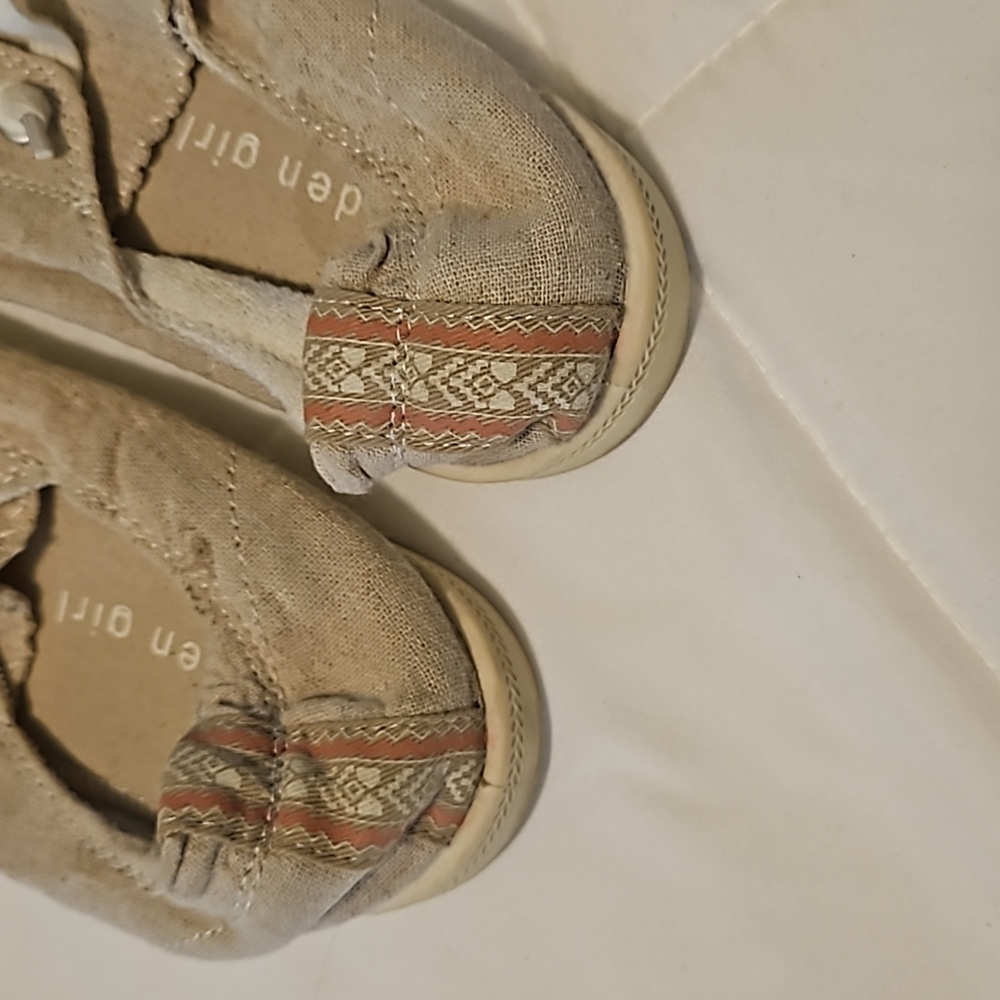 Sneakers - Picture 2 of 4